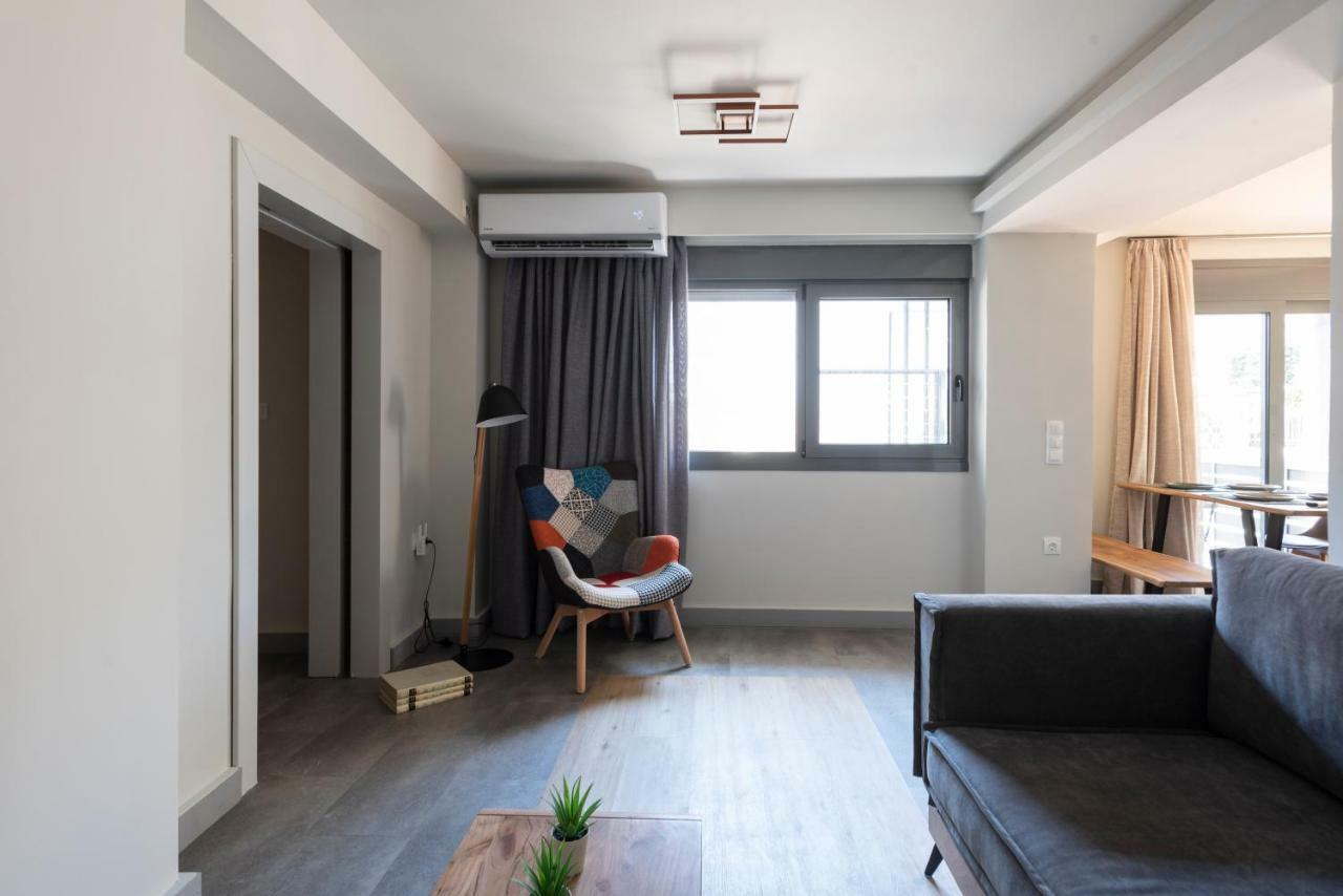 Groundfloor 2Br Apt With Smallyard Near The Heart Of Каламата Екстер'єр фото